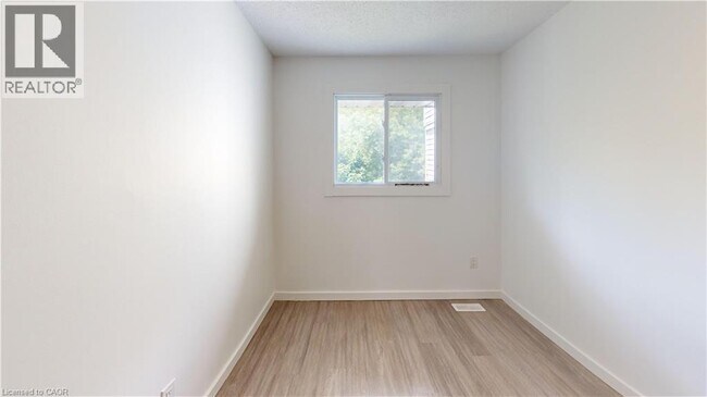 Building Photo - 15 Millwood Crescent