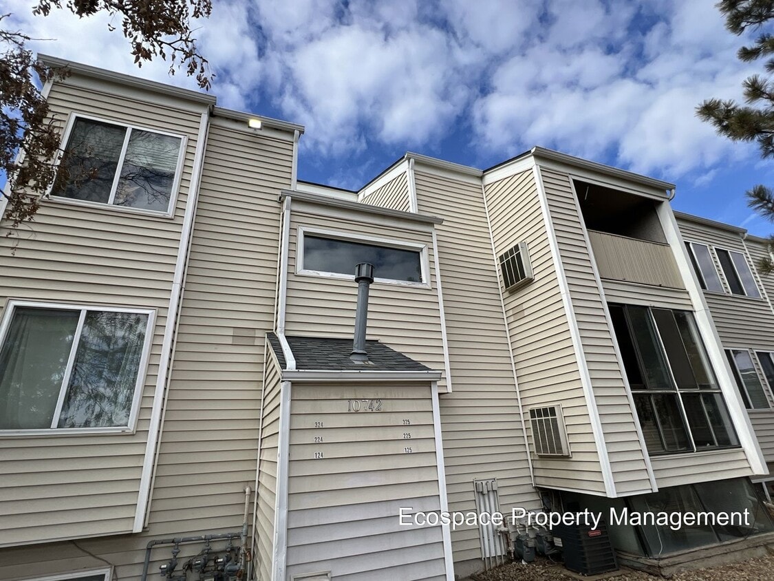 Foto principal - 2 Bedroom 1 Bathroom Garden Level Apartment in Aurora