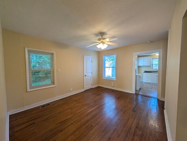 Foto del edificio - 3302 Bradley St SW
