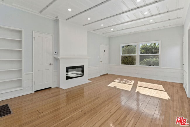 Foto del edificio - 9623 Charleville Blvd