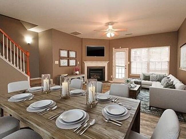 Building Photo - Gorgeous 2 Bedroom/2 Bath Townhome