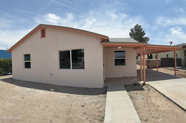 Building Photo - 608 Barcelona Dr