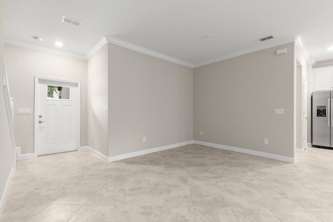 Foto del edificio - LIKE NEW Townhome in Willow Square!