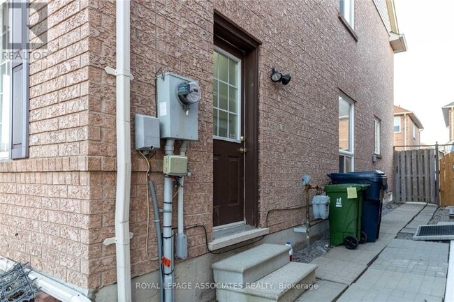 Building Photo - 149 Rouge River Dr