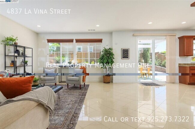 Foto del edificio - 4837 La Vina St