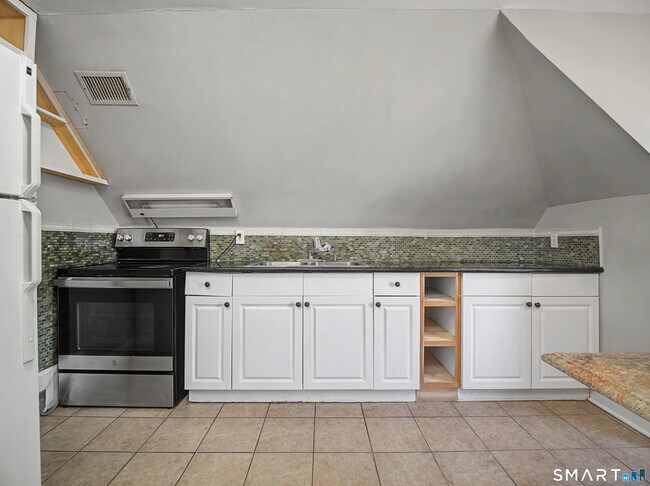 Building Photo - 1440 Wood Ave