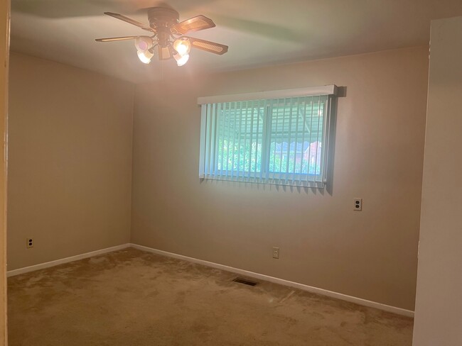 Foto del edificio - 15841 Evergreen Ave