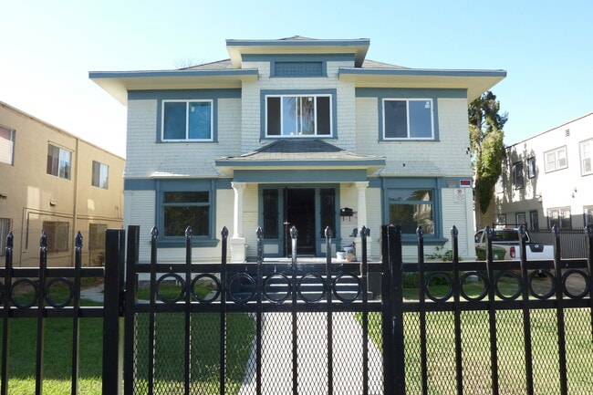 Photo - 1155 W 36th St House