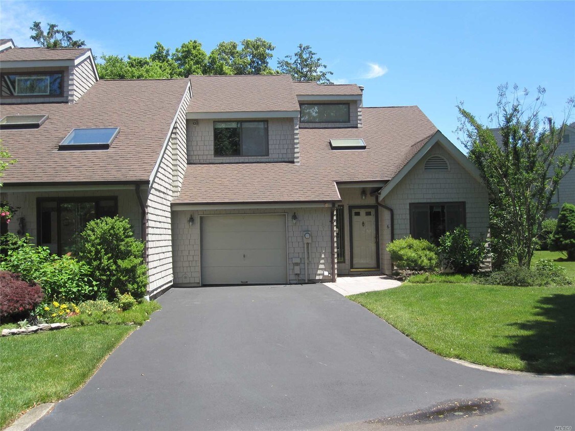 6 Rose Ct, East Islip, NY 11730 Condo for Rent in East Islip, NY
