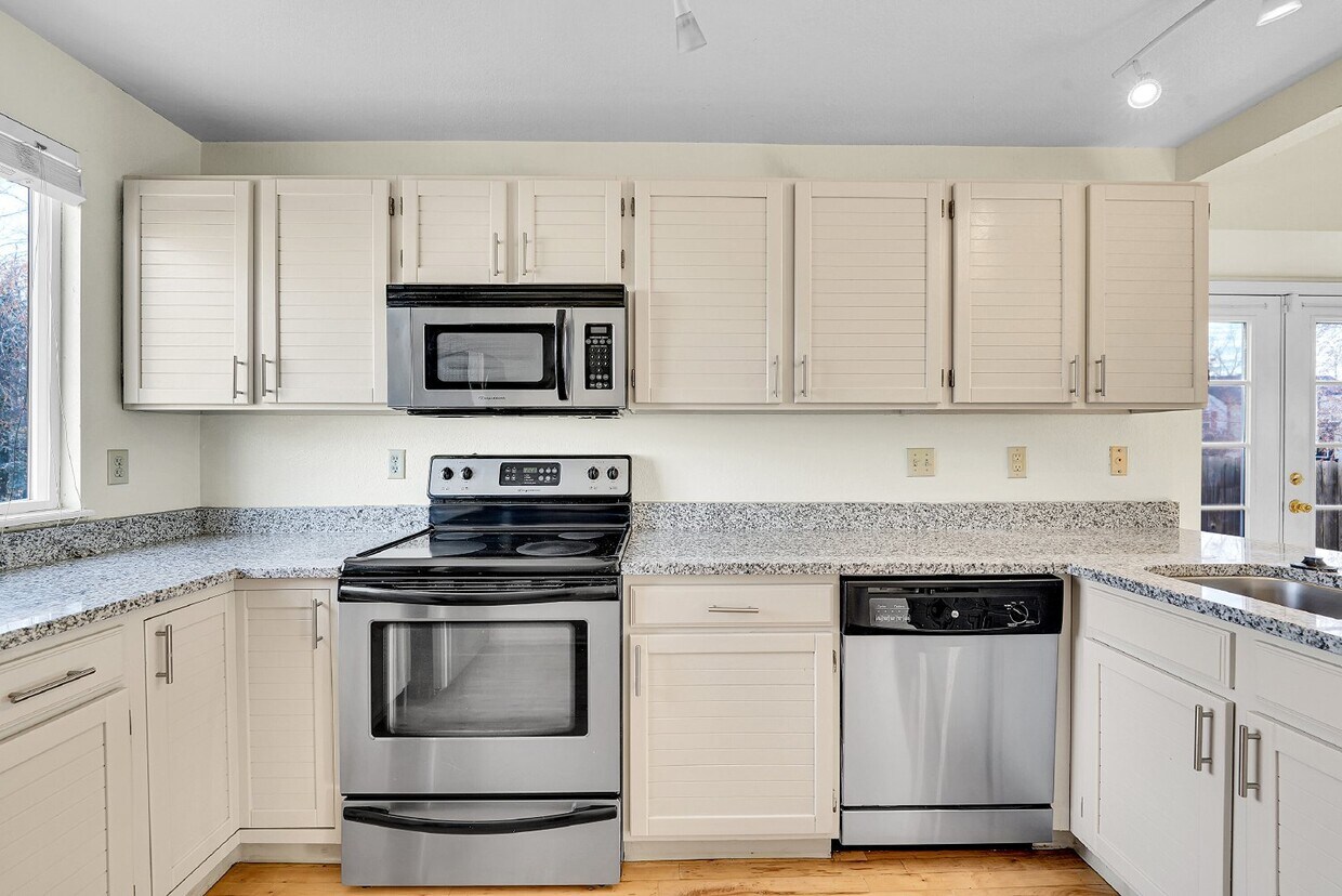 $2,300.00 - 3 Bedrooms, 2 Bathrooms Single Family Home in Broomfield with Fenced Yard! - $2,300.00 - 3 Bedrooms, 2 Bathrooms Single Family Home in Broomfield with Fenced Yard!