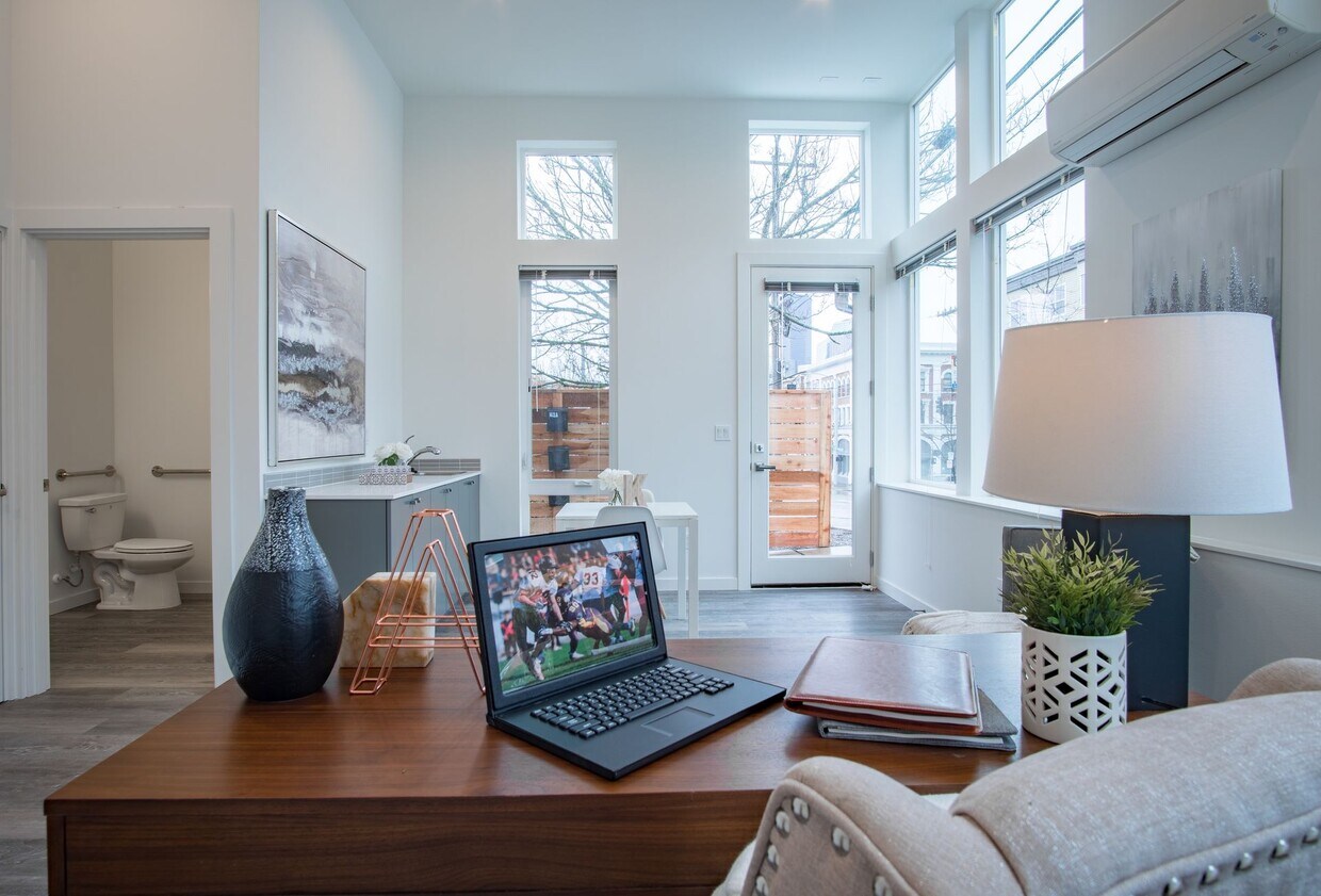 Foto principal - Modern 3BR/3BA Townhouse with Rooftop View...
