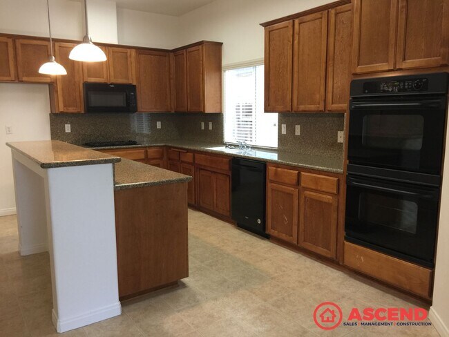 Foto del edificio - Comfortable 3-Bedroom, 2-Bath Home with Modern Kitchen