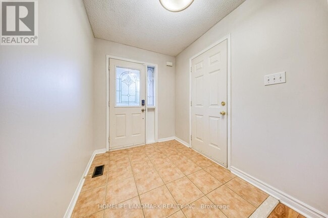 Building Photo - 2422 Nichols Dr