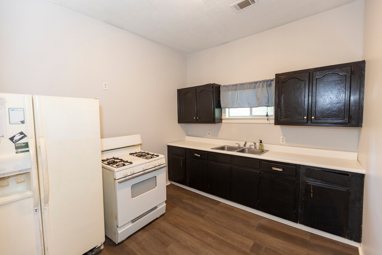 Primary Photo - 993 Oakview St