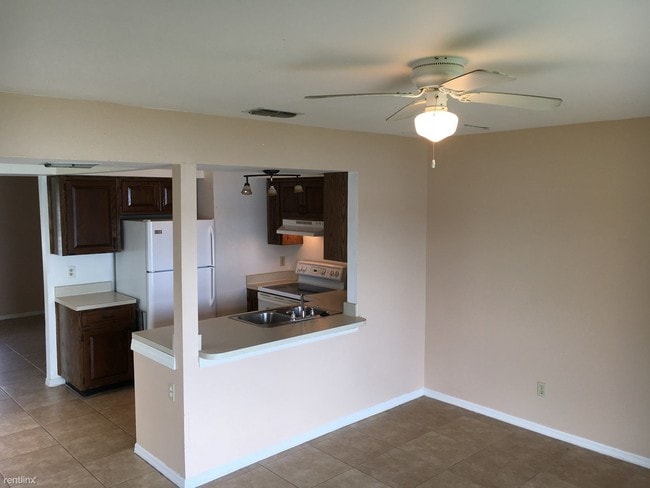 Building Photo - 2 br, 2.5 bath  - 16650 Brigadoon Dr