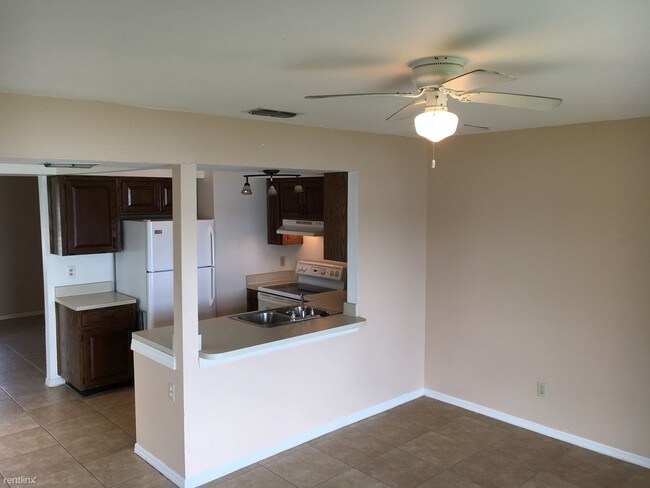 Foto del edificio - 2 br, 2.5 bath  - 16650 Brigadoon Dr