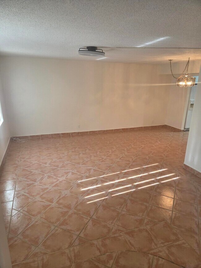 Foto del edificio - 3062 Riverside Dr