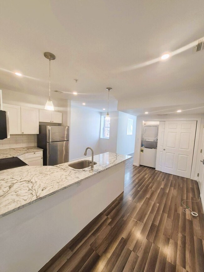Foto del edificio - 2626-28 Ridge Ave
