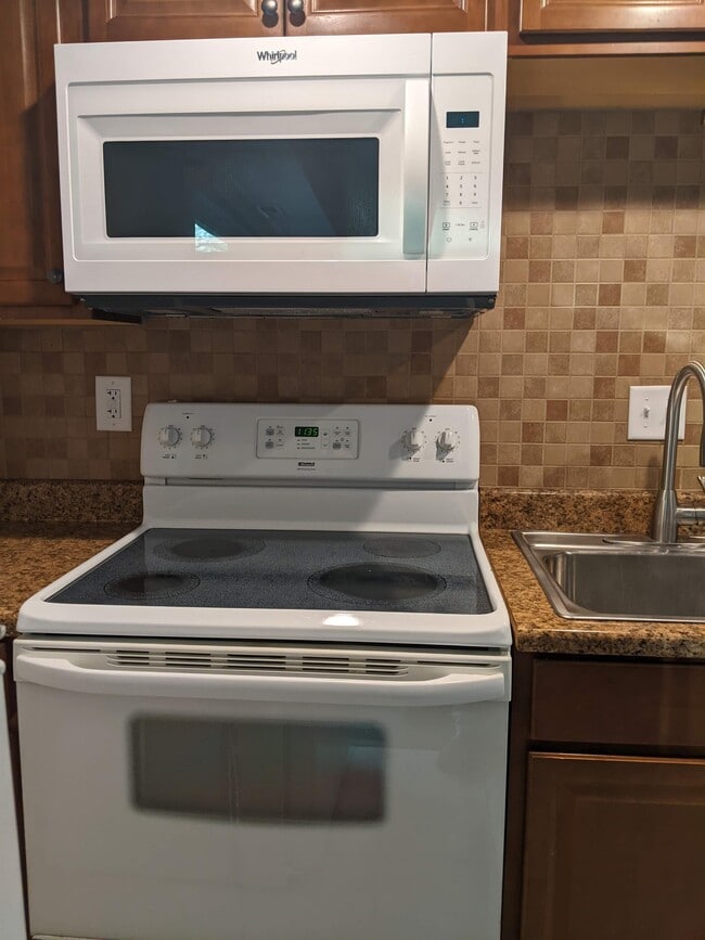 Foto del edificio - 3569 Kenbrooke Ct