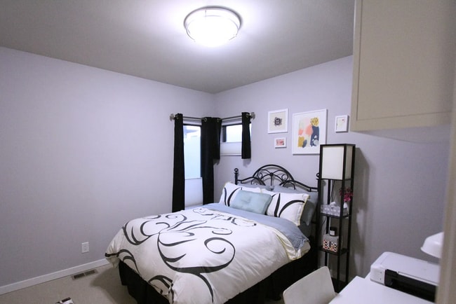 Building Photo - "Charming 2-Bed, 3-Bath Urban Retreat with...