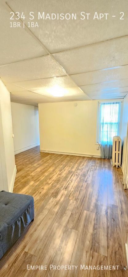 Building Photo - 2nd Floor: 1 Bedroom / 1 Bathroom Apartmen...