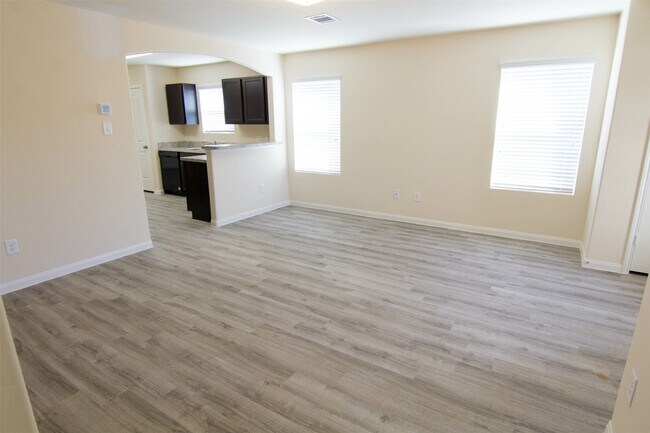 Building Photo - 8627 Doris Oaks Cir