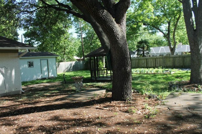 Foto del edificio - 2905 McElroy Dr