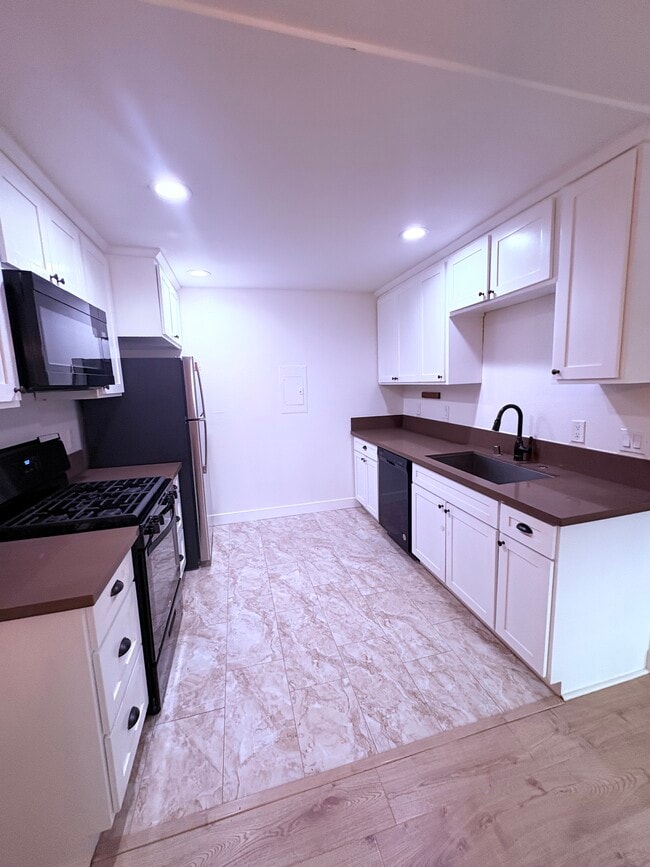Foto del edificio - 3414 Jasmine Ave