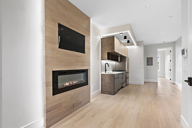 Building Photo - 542 Newark Ave