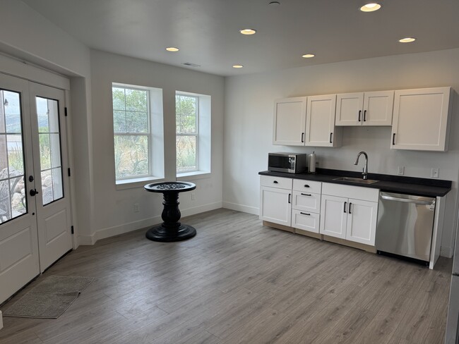 Building Photo - 10108 Ridge Pine Dr