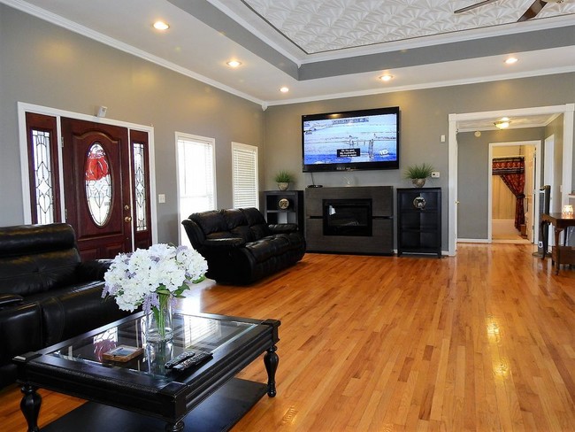 Building Photo - 56 Meadowridge Drive