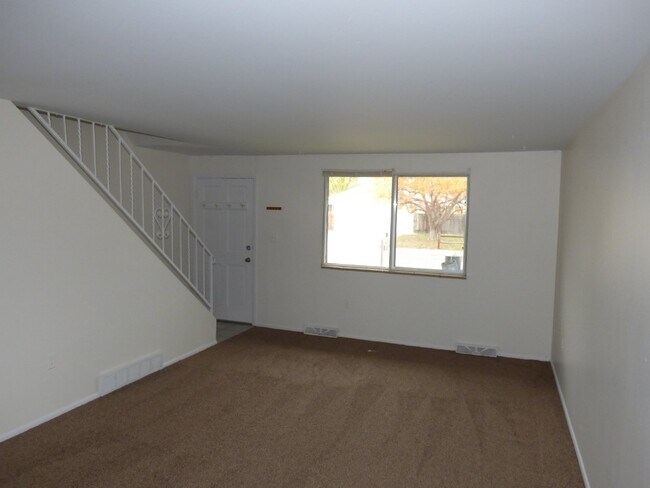 Photo - Beautiful 2BR/1.5BA Duplex in Wheat Ridge! Apartment