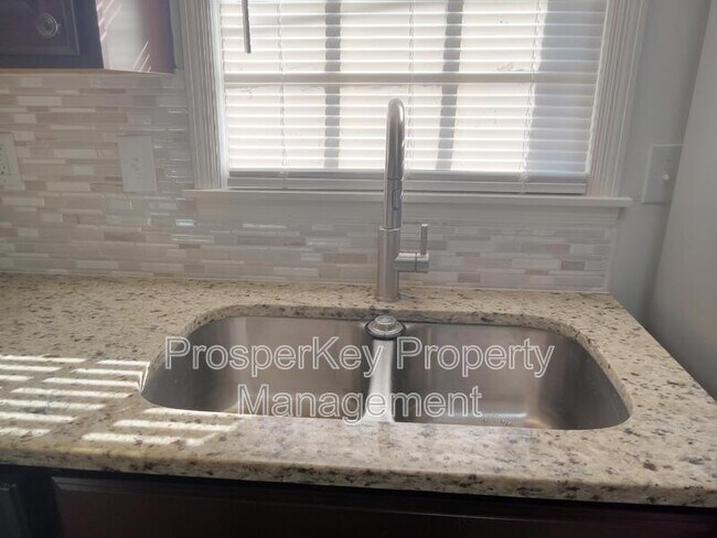 Foto del edificio - 137 Sycamore Ct