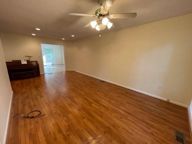 Foto del edificio - Mebane