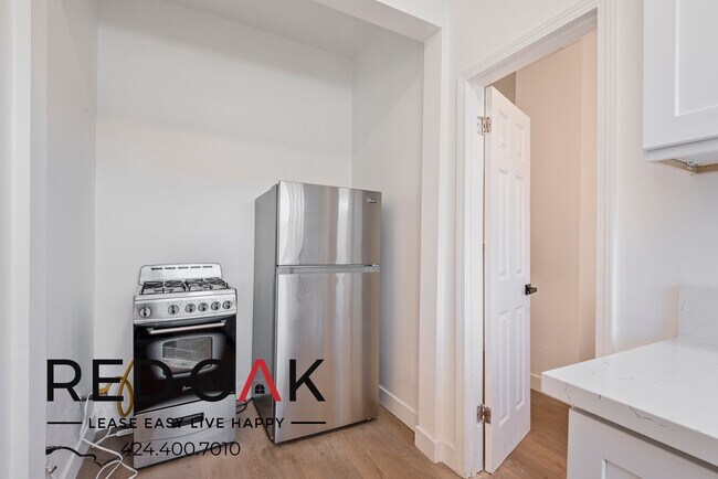 Foto del edificio - Charming One Bedroom with Beautiful Hardwo...
