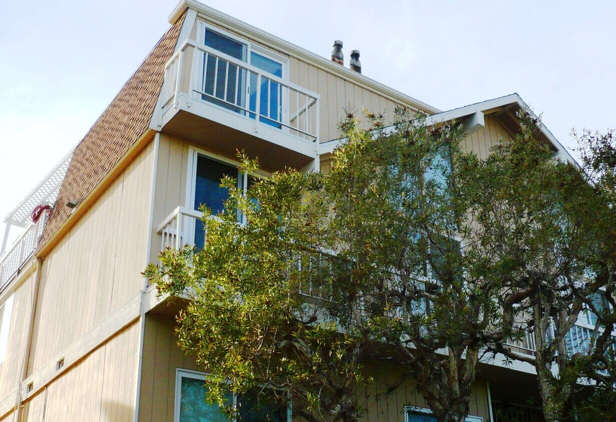 Building Photo - 6511 Pacific Ave
