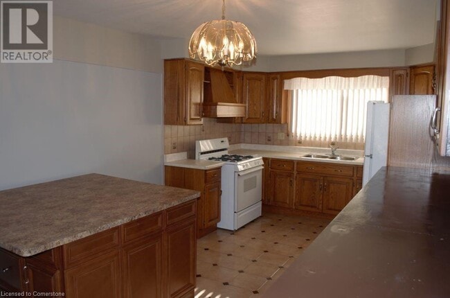 Building Photo - 30 Hearthside Crescent