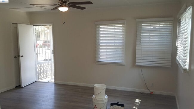 Building Photo - 663 Rose Ave
