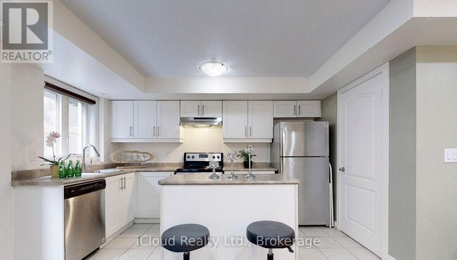 Building Photo - 55 Lindcrest Manor