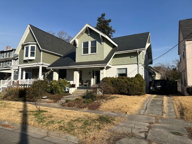 Traditional 2-Story Colonial - Traditional 2-Story Colonial House