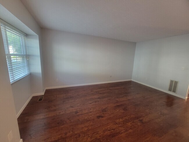 Foto del edificio - 8173 Newark Ave