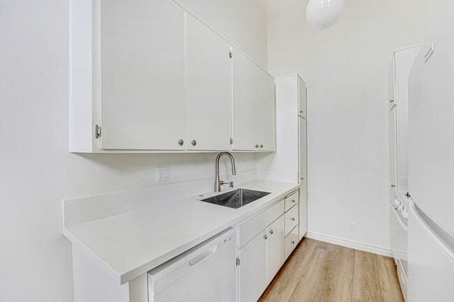 Building Photo - 3415 McLaughlin Ave