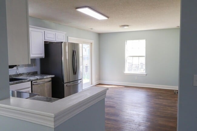 Building Photo - 1003 Providence Way