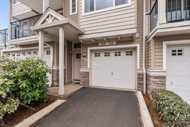 Building Photo - Picturesque 2 Bedroom 2.5 Bathroom Townhou...