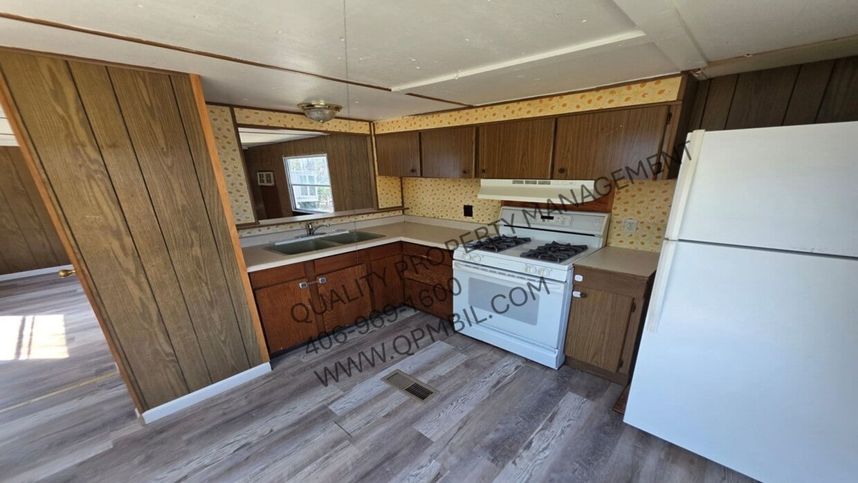 Primary Photo - 3955-3956 BLUEBIRD MOBILE CT