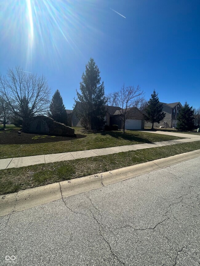 Foto del edificio - 8351 Brambleberry Dr