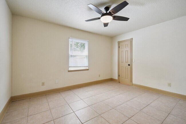 Building Photo - 2638 Kersey Ct