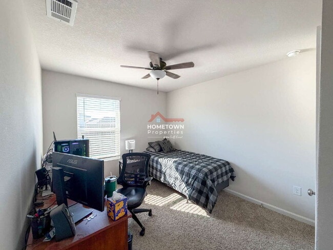 Foto del edificio - 4425 Redbay Ct