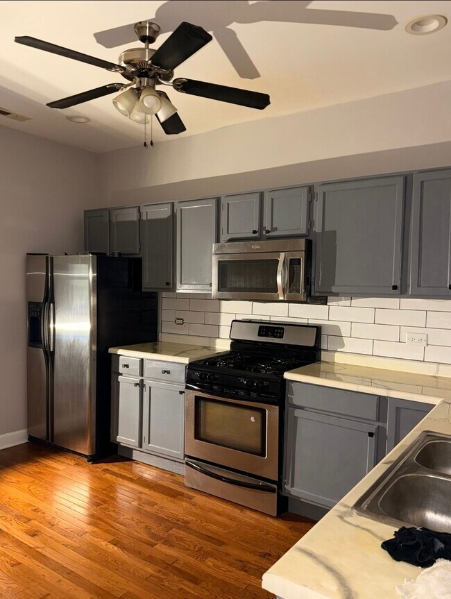 Kitchen - 3242 N Monticello Ave