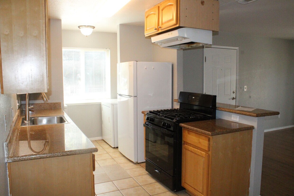 Primary Photo - **PENDING** 3 Bedroom, 2 Bathroom Upstairs...